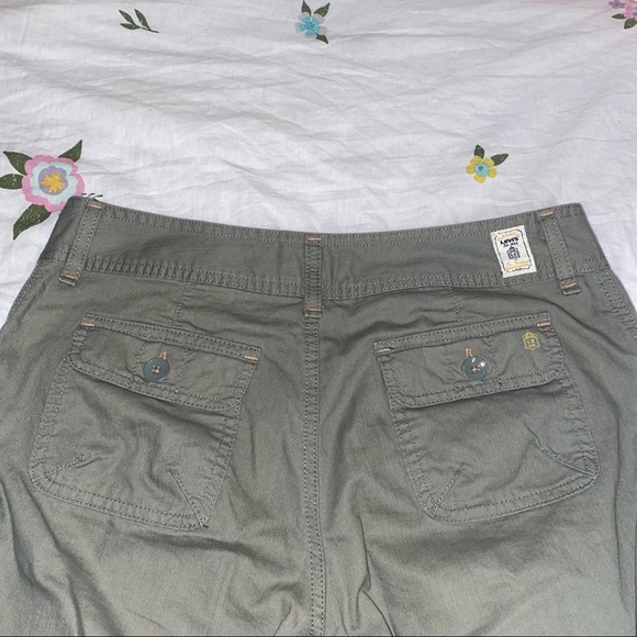 low/mid rise capri cute pale, sage green capri utility Levi pants🐢 - Picture 6 of 7